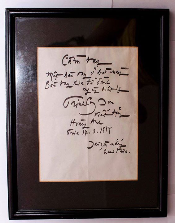 kỷ vật của nhạc sĩ Trinh Công Sơn tặng chị Lương Hoàng Anh một trong những "nàng thơ" của ông và đã được chị đem bán đấu giá để ủng hộ Nhà chống lũ.